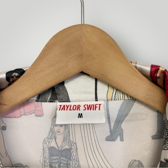 Taylor Swift Red Taylor's Version Pajamas Sz M - Picture 9 of 9